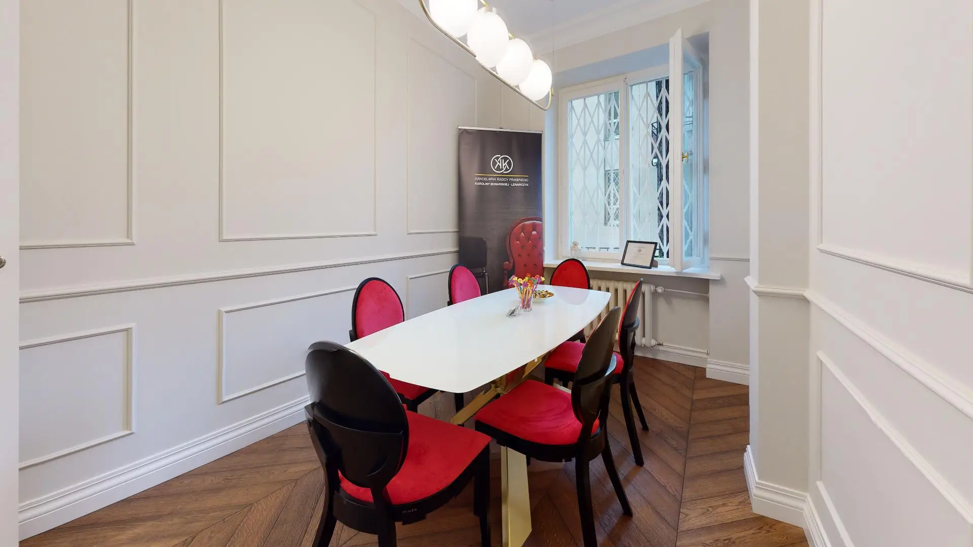 PRAWNICZY-HUB-Dining-Room